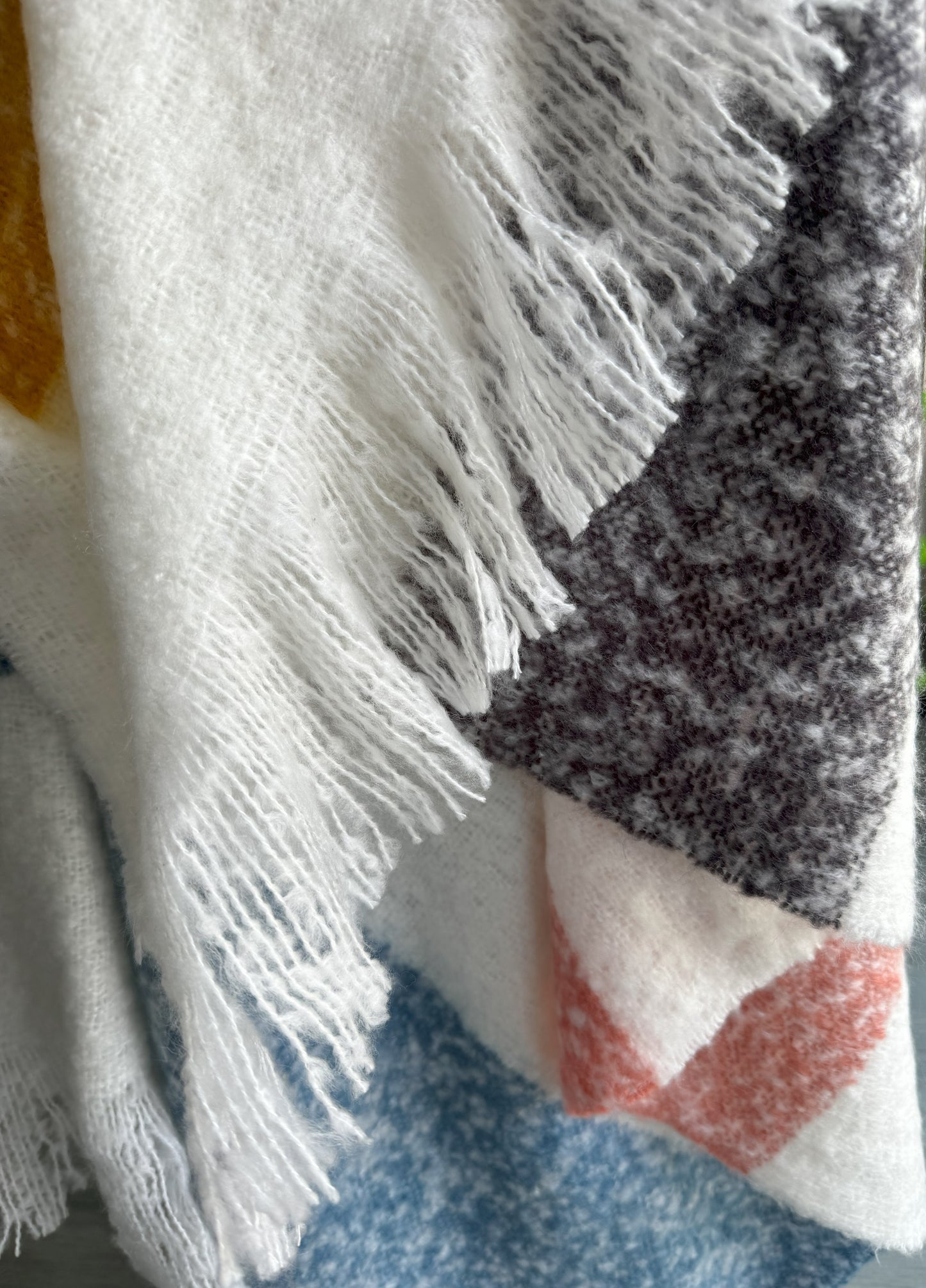 Konca multi color Stripe Throw